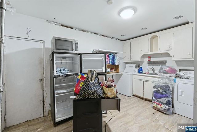 450 Skyline Lake Drive, Ringwood, NJ 07456