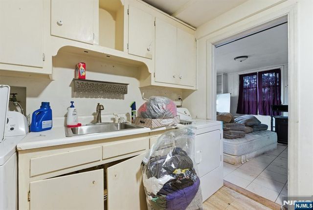 450 Skyline Lake Drive, Ringwood, NJ 07456