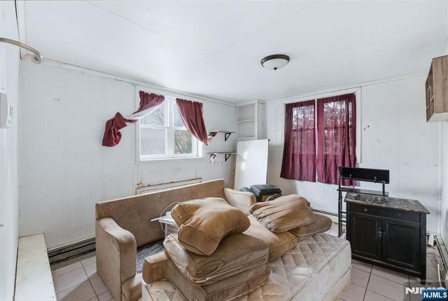 450 Skyline Lake Drive, Ringwood, NJ 07456