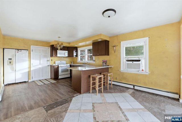 450 Skyline Lake Drive, Ringwood, NJ 07456