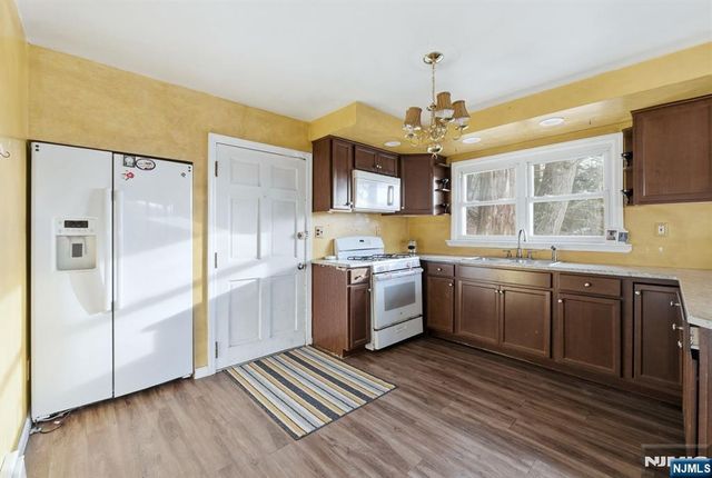 450 Skyline Lake Drive, Ringwood, NJ 07456