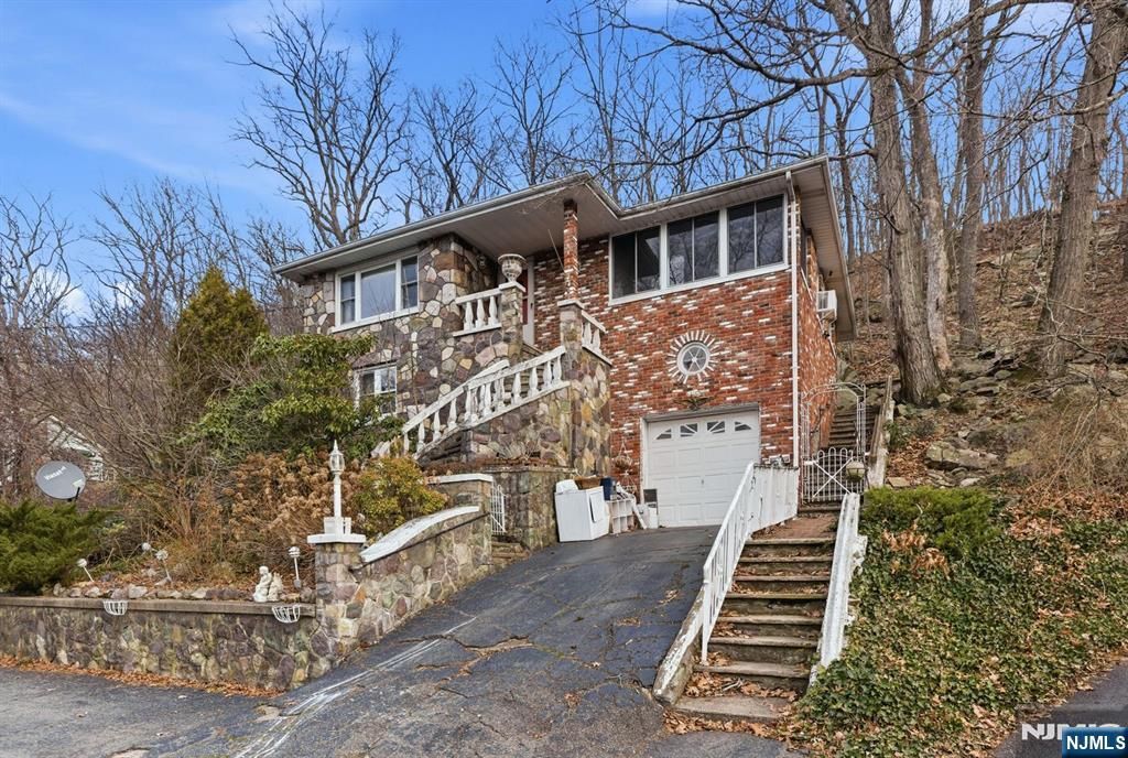 450 Skyline Lake Drive, Ringwood, NJ 07456