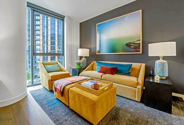 211 N Harbor Drive 905, Chicago, IL 60601