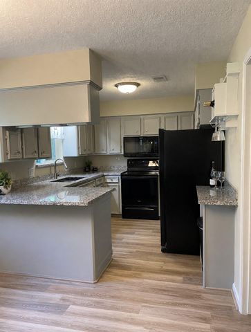 707 Hildred Avenue, Conroe, TX 77303
