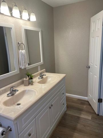 707 Hildred Avenue, Conroe, TX 77303