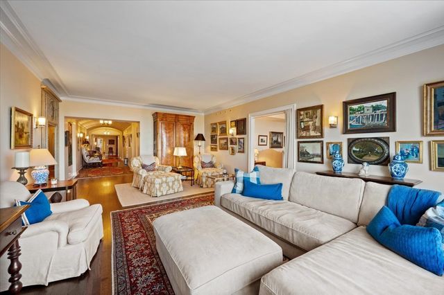 2130 N Lincoln Park West 9N, Chicago, IL 60614