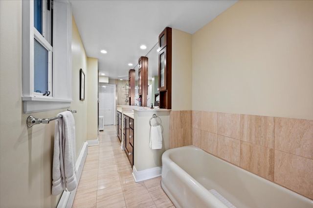 2130 N Lincoln Park West 9N, Chicago, IL 60614