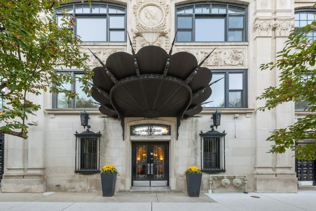 2130 N Lincoln Park West 9N, Chicago, IL 60614