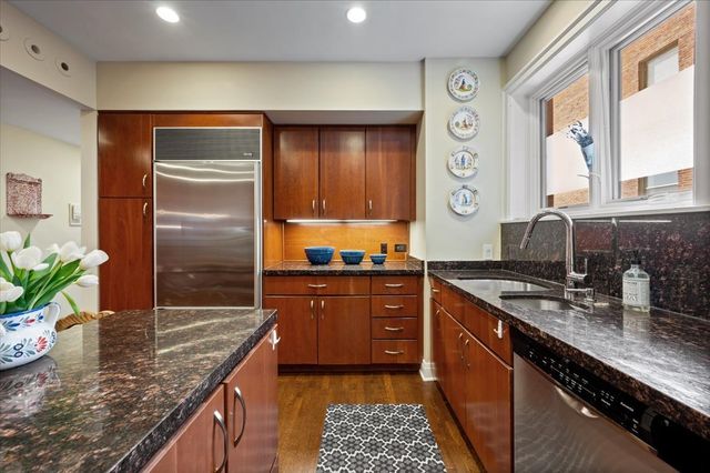 2130 N Lincoln Park West 9N, Chicago, IL 60614