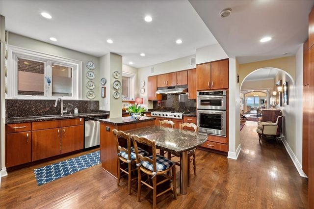 2130 N Lincoln Park West 9N, Chicago, IL 60614