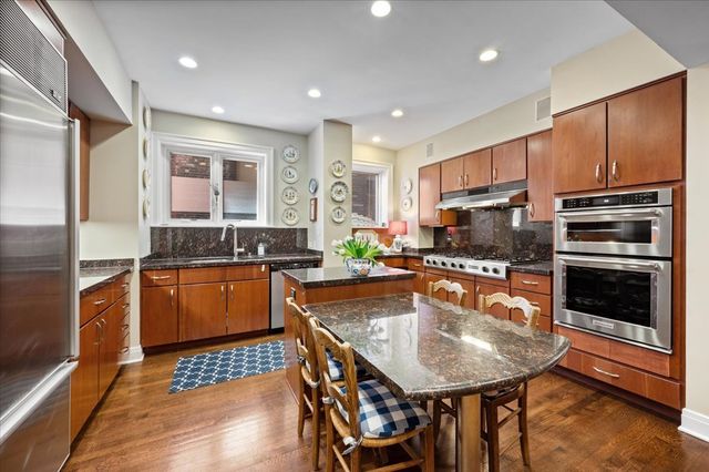 2130 N Lincoln Park West 9N, Chicago, IL 60614