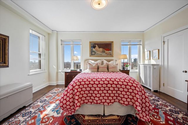 2130 N Lincoln Park West 9N, Chicago, IL 60614