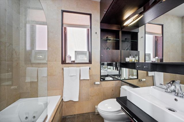 2130 N Lincoln Park West 9N, Chicago, IL 60614