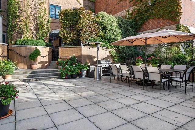 2130 N Lincoln Park West 9N, Chicago, IL 60614