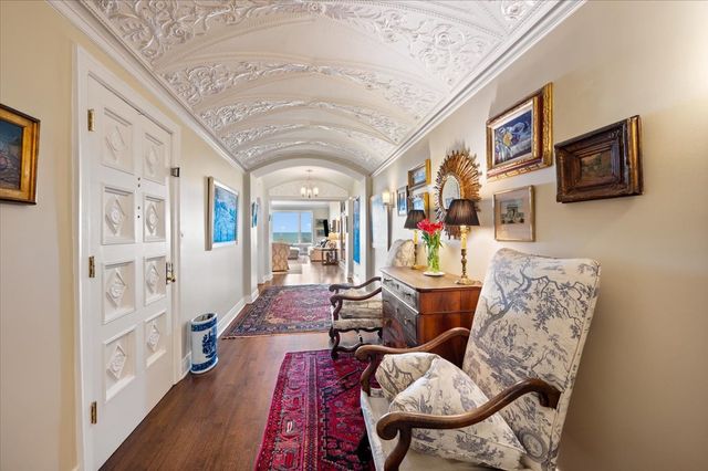 2130 N Lincoln Park West 9N, Chicago, IL 60614