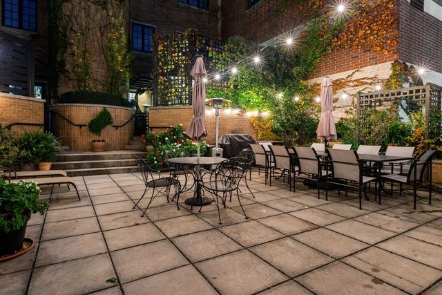 2130 N Lincoln Park West 9N, Chicago, IL 60614