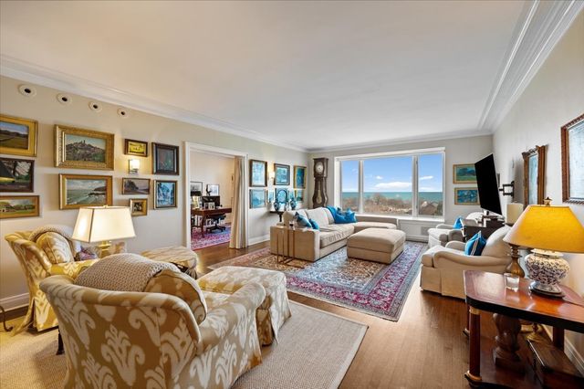 2130 N Lincoln Park West 9N, Chicago, IL 60614