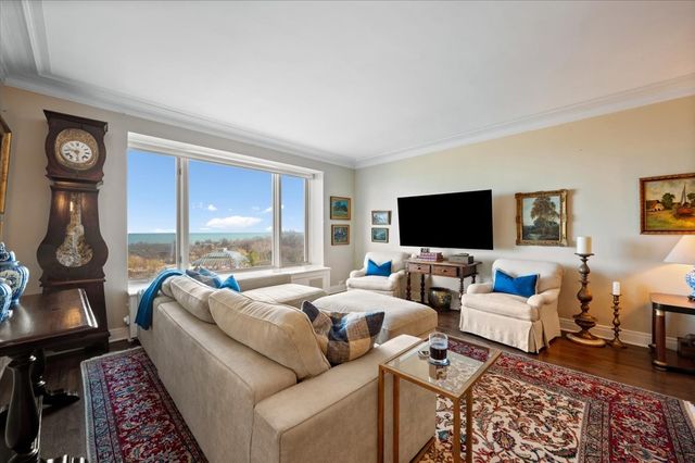 2130 N Lincoln Park West 9N, Chicago, IL 60614