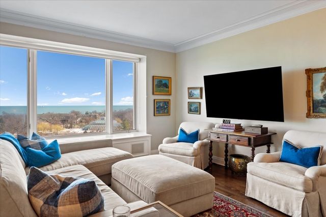 2130 N Lincoln Park West 9N, Chicago, IL 60614