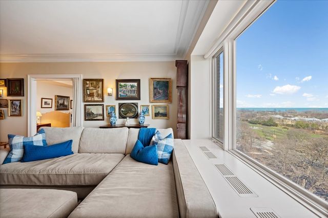 2130 N Lincoln Park West 9N, Chicago, IL 60614