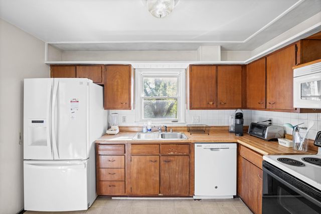 572 Folkstone Drive, Lexington, KY 40517