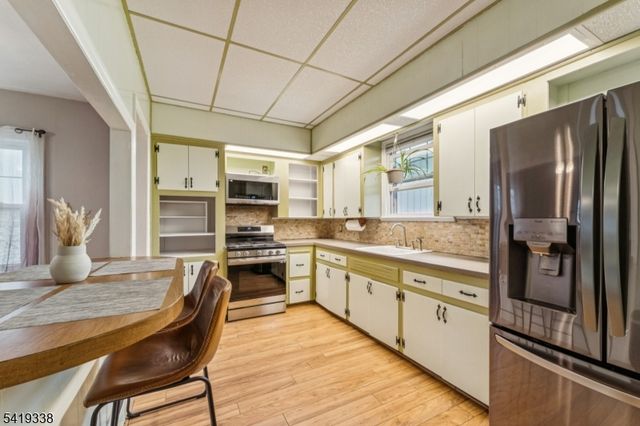 515 E Blancke St, Linden City, NJ 07036