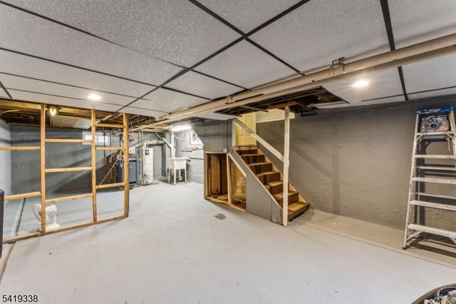 515 E Blancke St, Linden City, NJ 07036