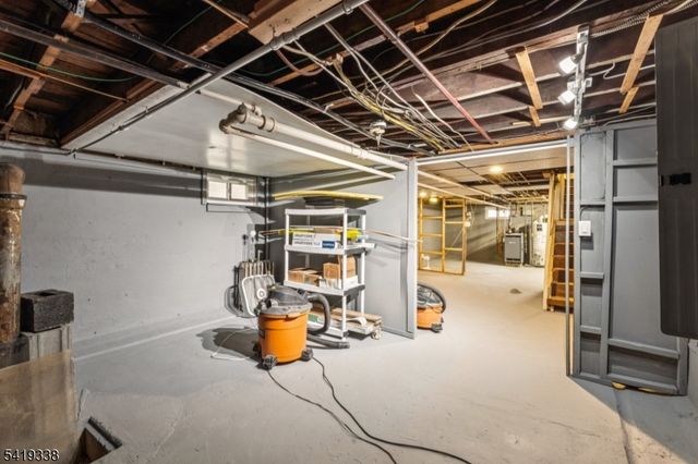 515 E Blancke St, Linden City, NJ 07036