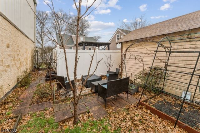 515 E Blancke St, Linden City, NJ 07036