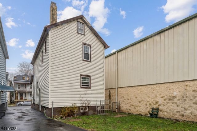 515 E Blancke St, Linden City, NJ 07036