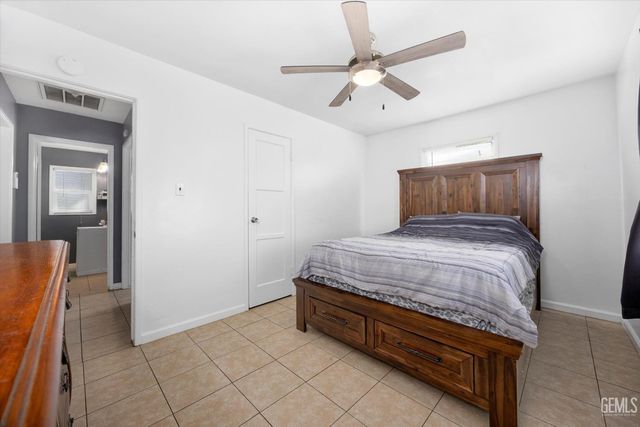 1520 Airport Drive, Bakersfield, CA 93308