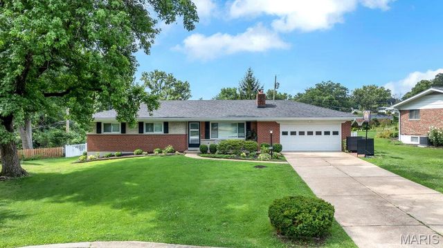 11134 Saucier Drive, Creve Coeur, MO 63141