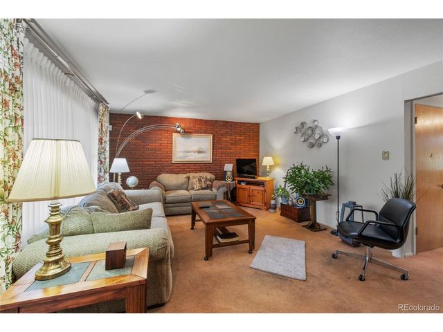 171 Fordham Cir, Pueblo, CO 81005