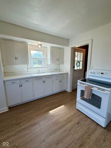 2921 10th Street, Columbus, IN 47201