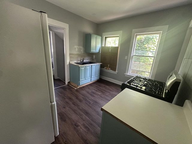 3240 N 40th STREET, Milwaukee, WI 53216