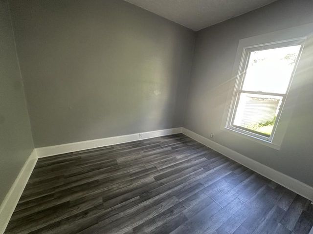 3240 N 40th STREET, Milwaukee, WI 53216