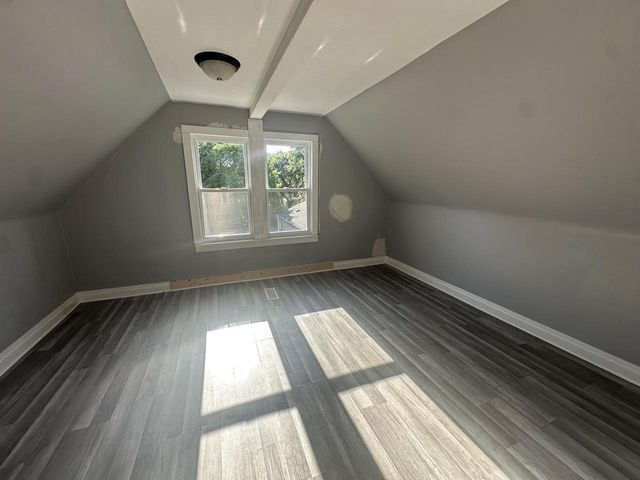 3240 N 40th STREET, Milwaukee, WI 53216