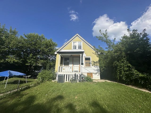 3240 N 40th STREET, Milwaukee, WI 53216