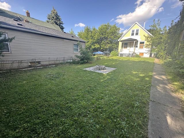 3240 N 40th STREET, Milwaukee, WI 53216