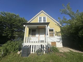 3240 N 40th STREET, Milwaukee, WI 53216