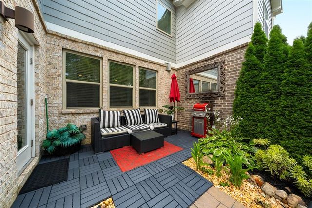 130 Maple Creek Way, Woodstock, GA 30188
