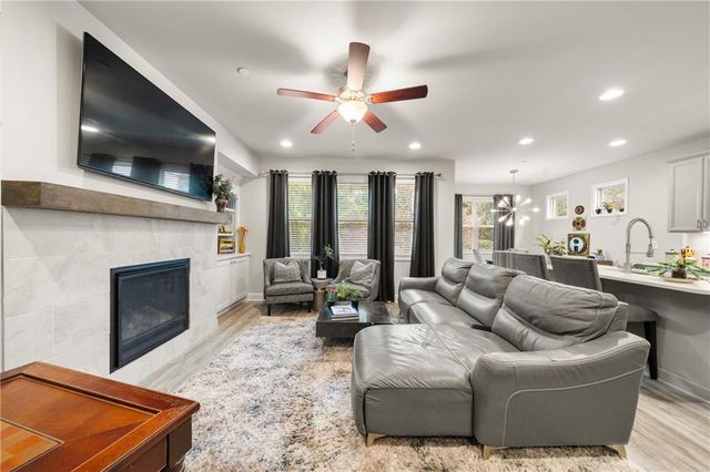 130 Maple Creek Way, Woodstock, GA 30188