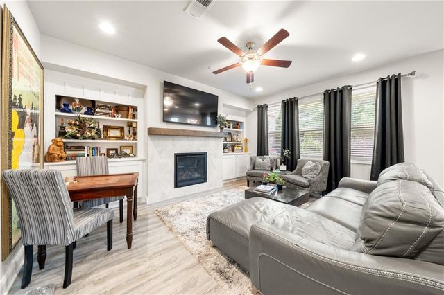 130 Maple Creek Way, Woodstock, GA 30188
