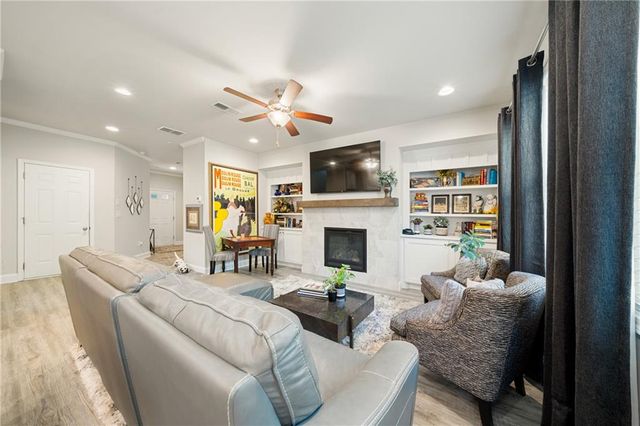 130 Maple Creek Way, Woodstock, GA 30188