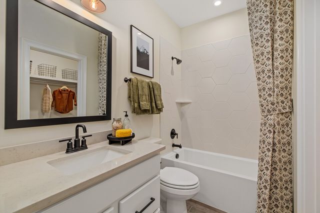 835 Brook Hollow Rd, Nashville, TN 37205