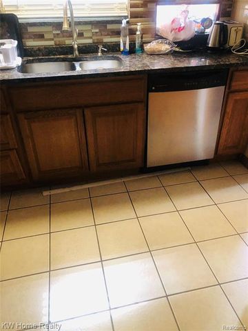 8118 Cheyenne Street, Detroit, MI 48228