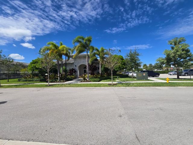 2705 SE 15th St, Homestead, FL 33035