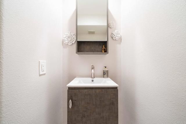 12604 Carmel Country Road 17, San Diego, CA 92130