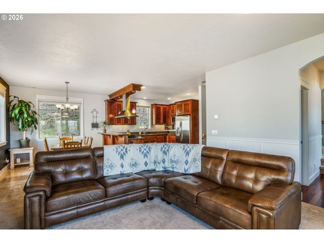 741 S 47TH St, Springfield, OR 97478