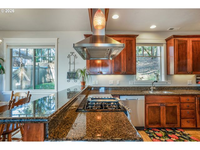 741 S 47TH St, Springfield, OR 97478